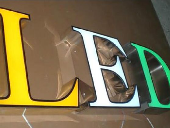 郑州介绍LED招牌的基础知识。